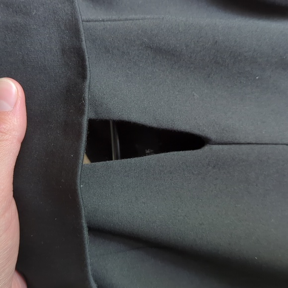 White House | Black Market Ladies Top - Picture 4 of 9